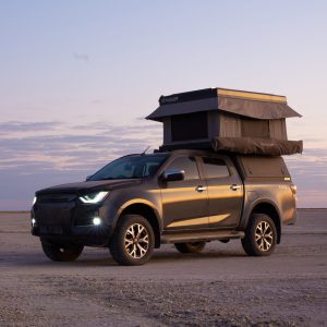 Buntutop tent from Bundutec on top of a vehicle on the beach in South Africa