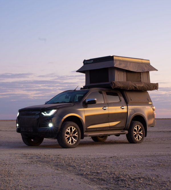 Buntutop tent from Bundutec on top of a vehicle on the beach in South Africa