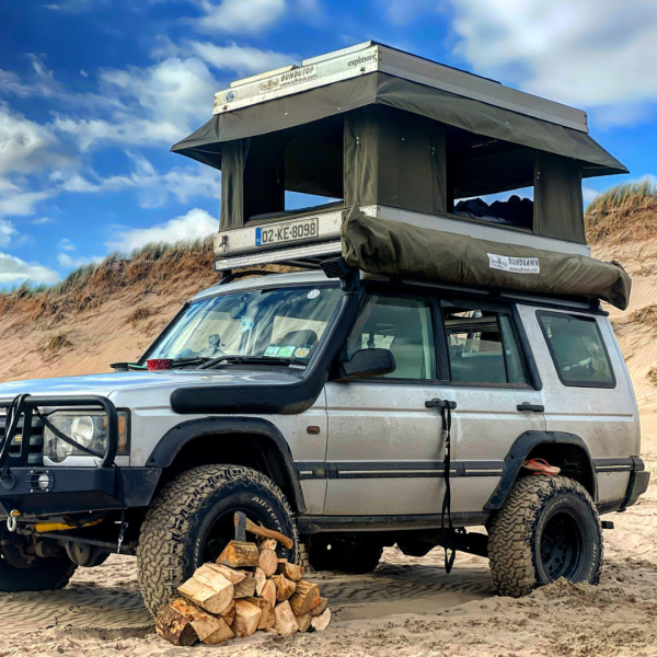 Buntutop tent from Bundutec on top of a vehicle on the beach in South Africa