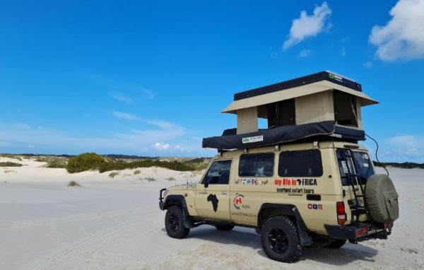 Buntutop tent from Bundutec on top of a vehicle on the beach in South Africa